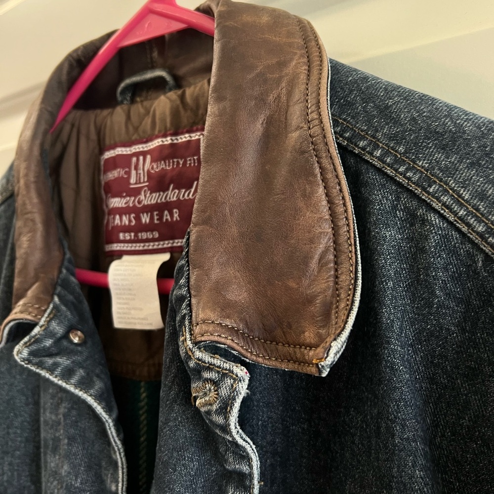 Vintage GAP Denim Jacket - Barn Jacket - Flannel Lining - Leather Collar - Picture 6 of 6